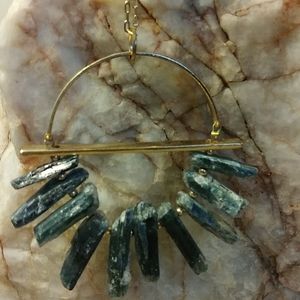 Boutique necklace with chain